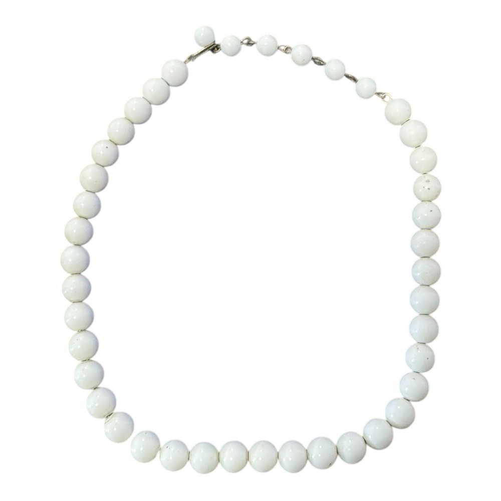 Womens Accent Necklace White Bead Gold Tone 16" long Vintage